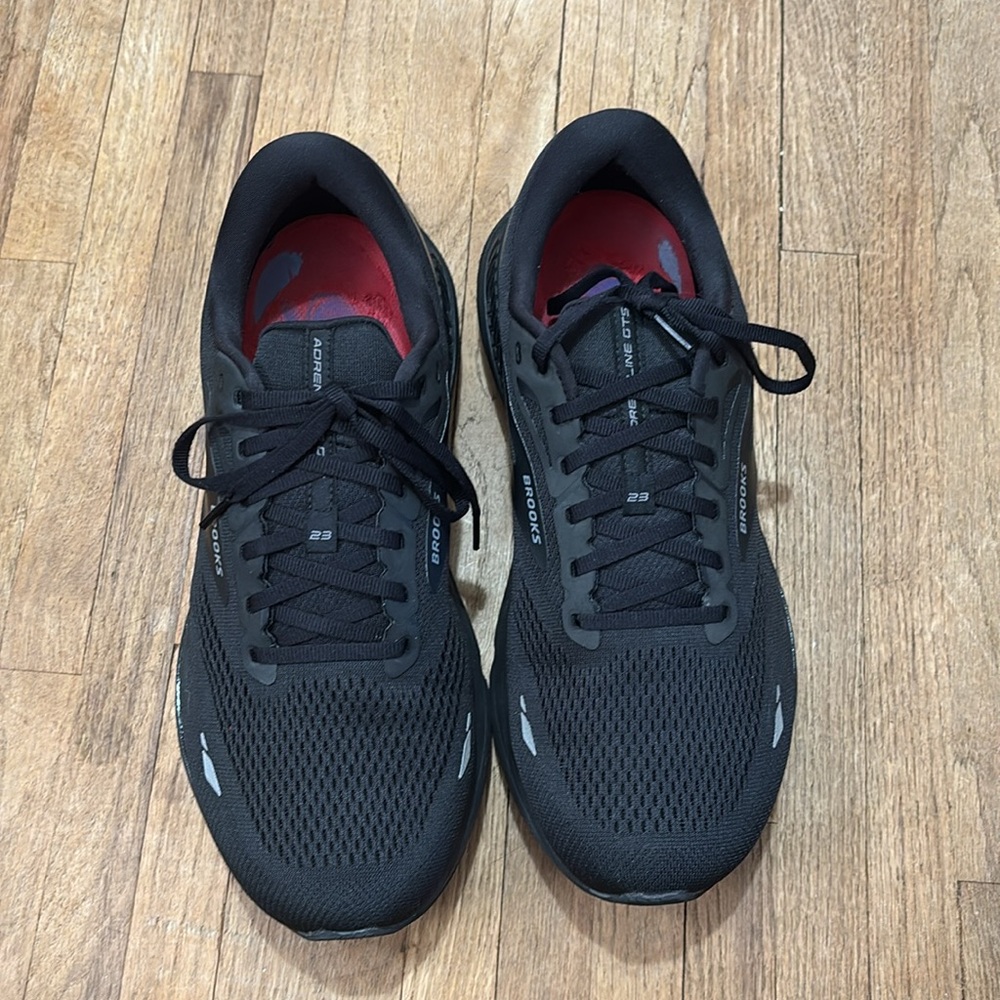 Brooks - Picture 2 of 4